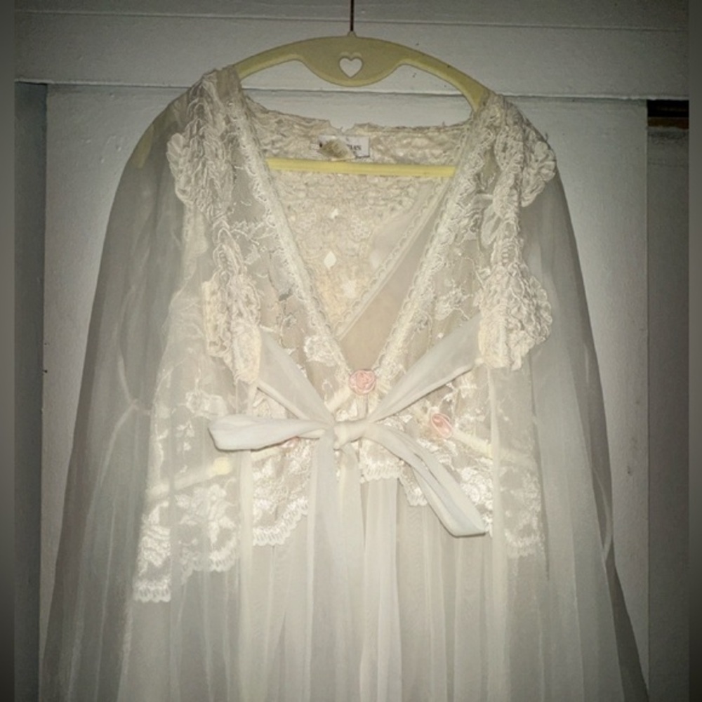 Victoria’s Secret Gold Label Robe & Negligee Lace Nightie VTG Medium